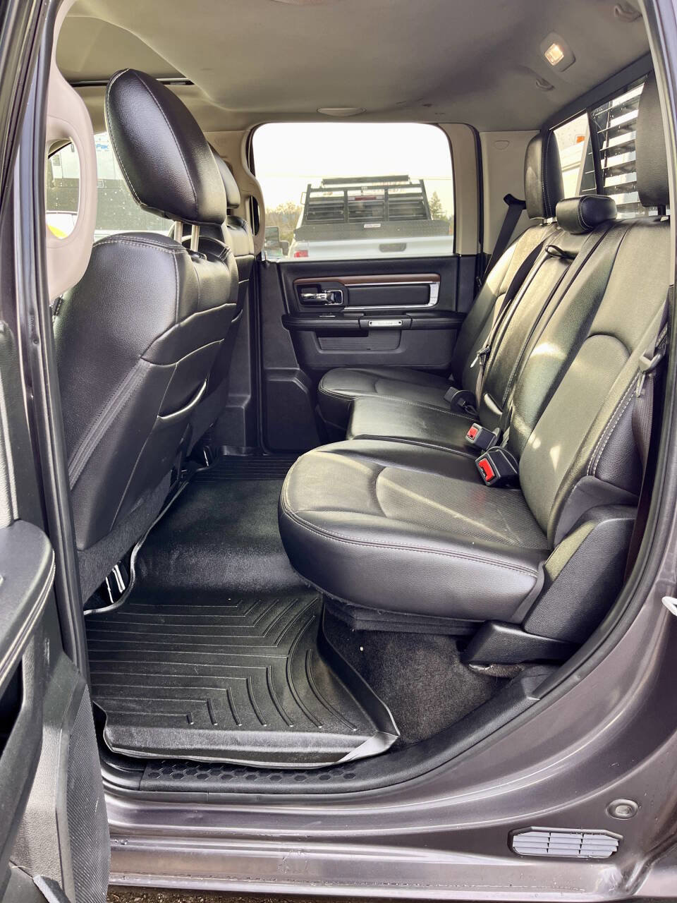 Used 2017 RAM 1500 Laramie w/ Convenience Group image 18