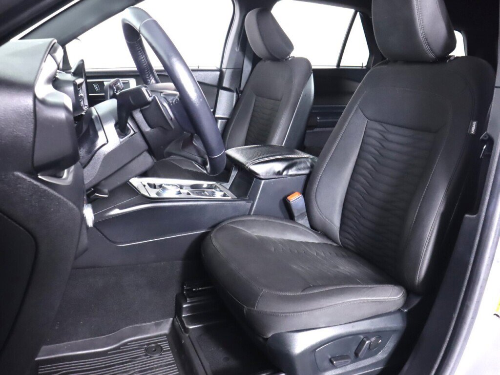 Used 2020 Ford Explorer XLT w/ Comfort Package AWD/4WD image 33