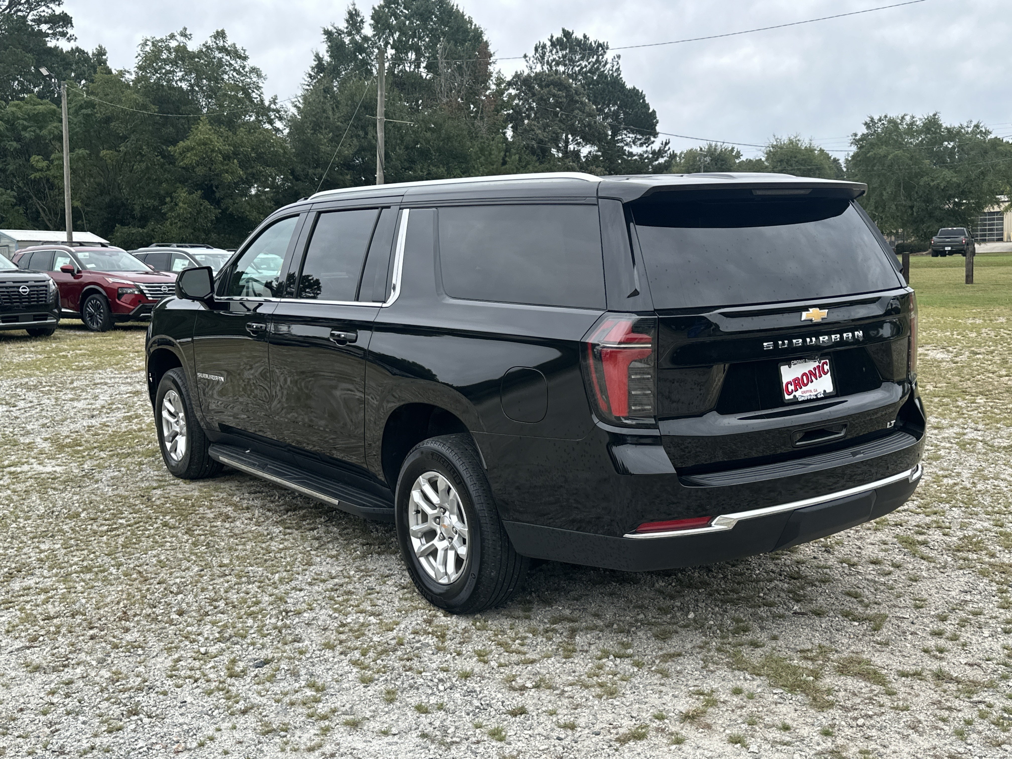 Used 2025 Chevrolet Suburban LT AWD/4WD image 7