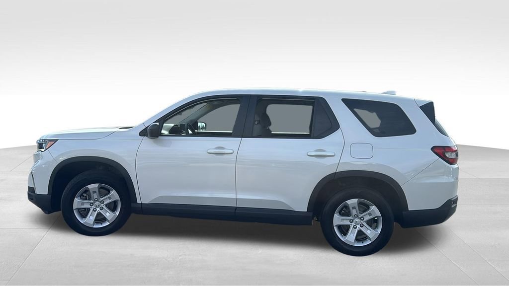 Used 2023 Honda Pilot LX image 4