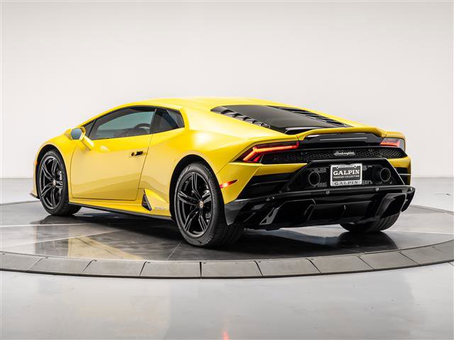 Used 2020 Lamborghini Huracan EVO image 3