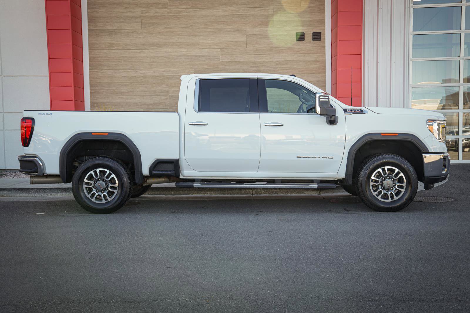 Used 2023 GMC Sierra 3500 SLT w/ SLT Convenience Package image 2