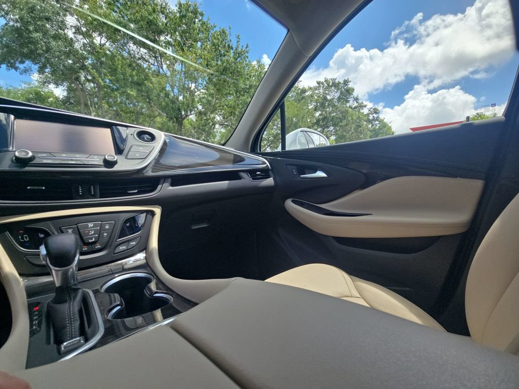 Used 2020 Buick Envision Essence FWD image 11