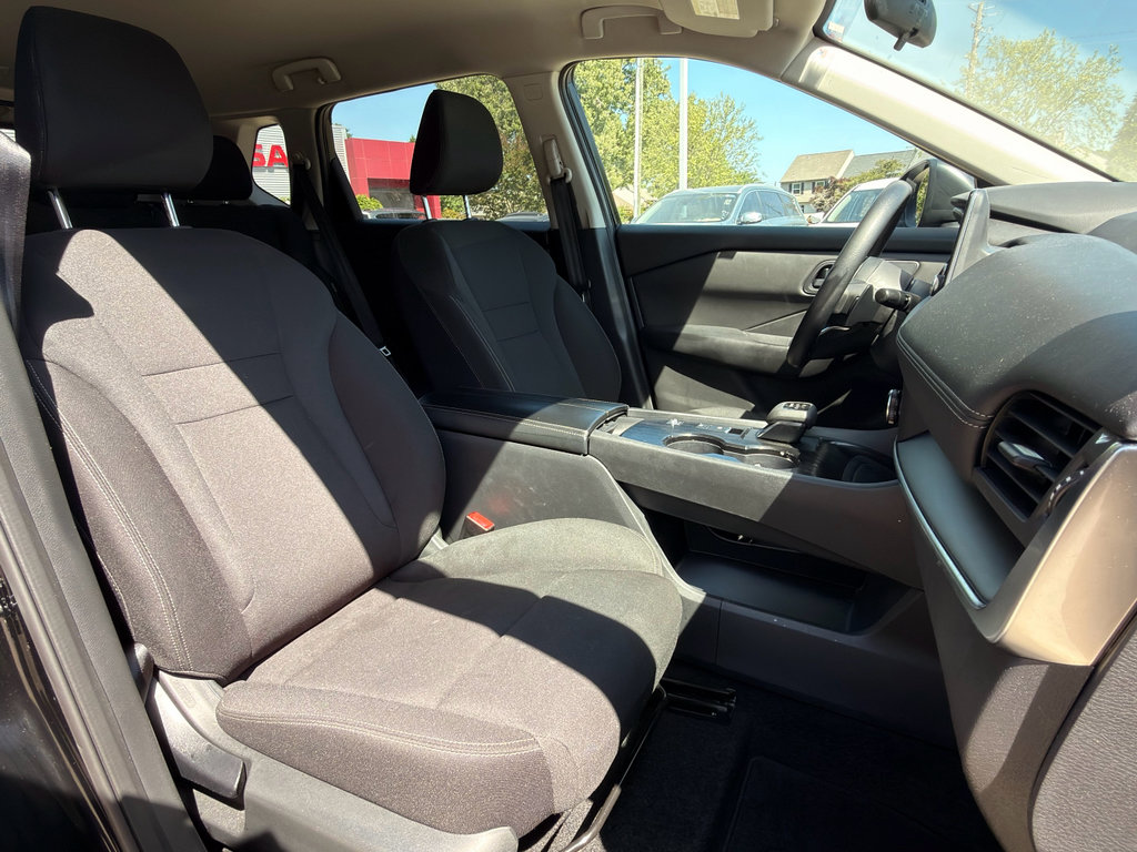 Used 2024 Nissan Rogue S FWD image 14