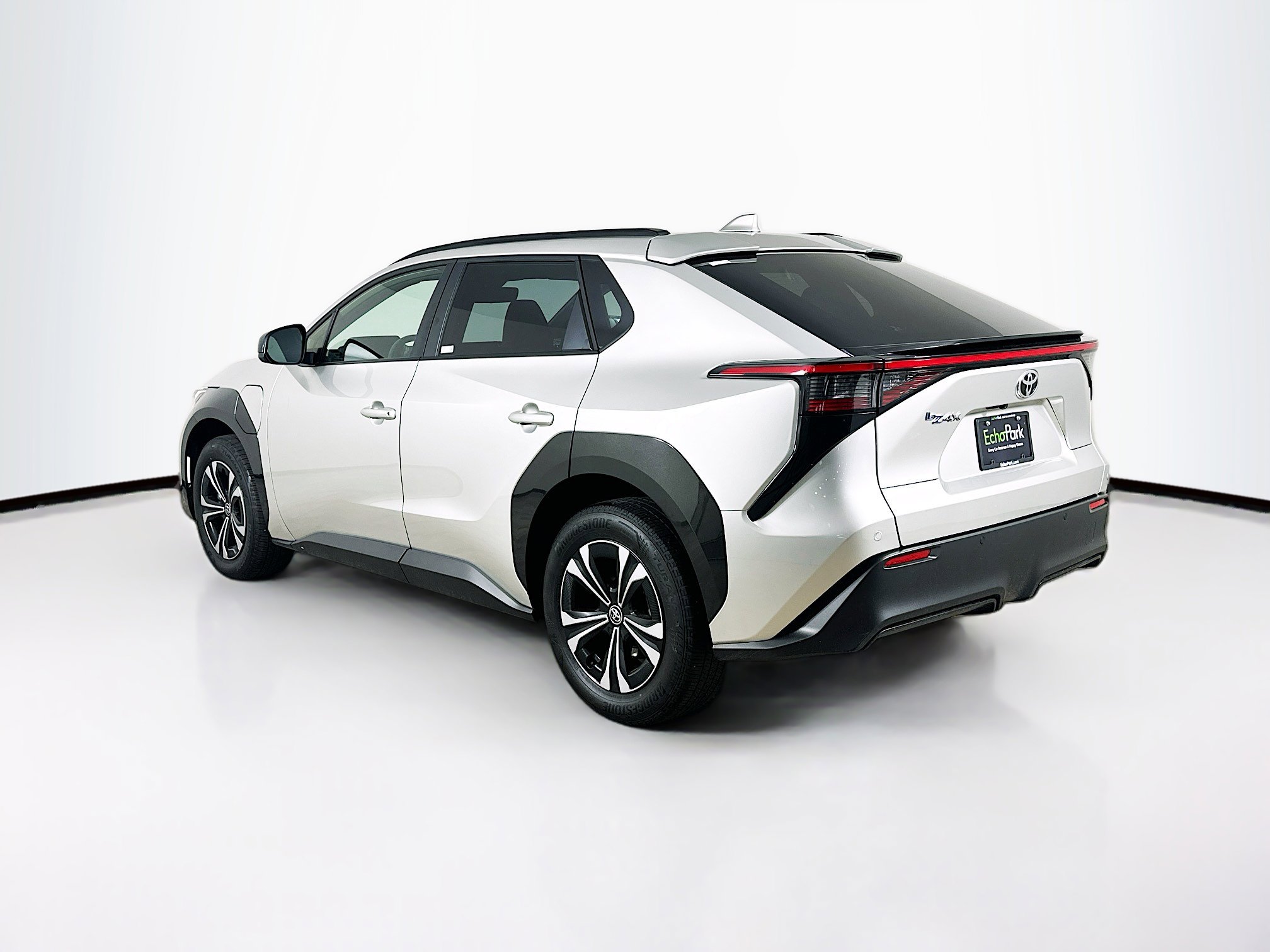 Used 2023 Toyota bZ4X XLE w/ Weather Package image 5