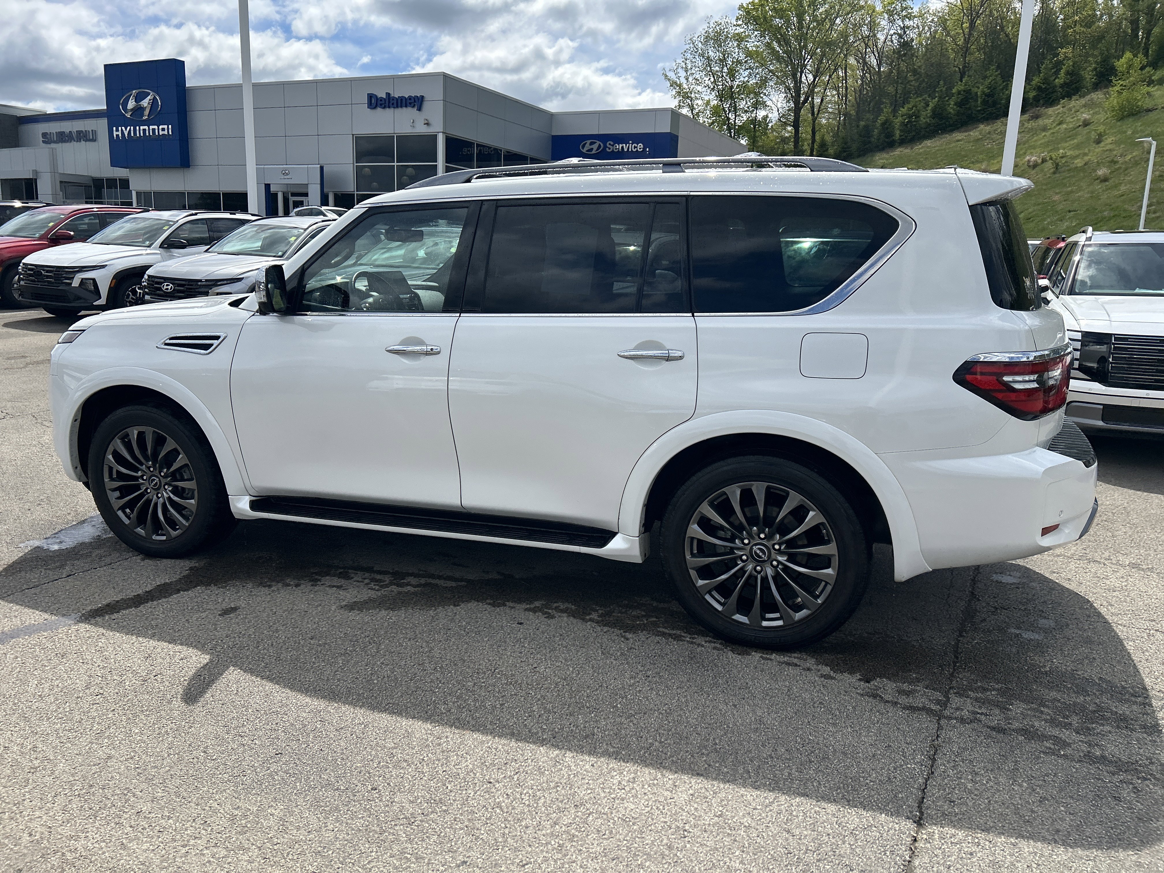 Used 2023 Nissan Armada Platinum w/ Captain's Chairs Package AWD/4WD image 15