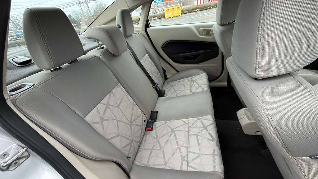 Used 2012 Ford Fiesta SE w/ Winter Pkg FWD image 24