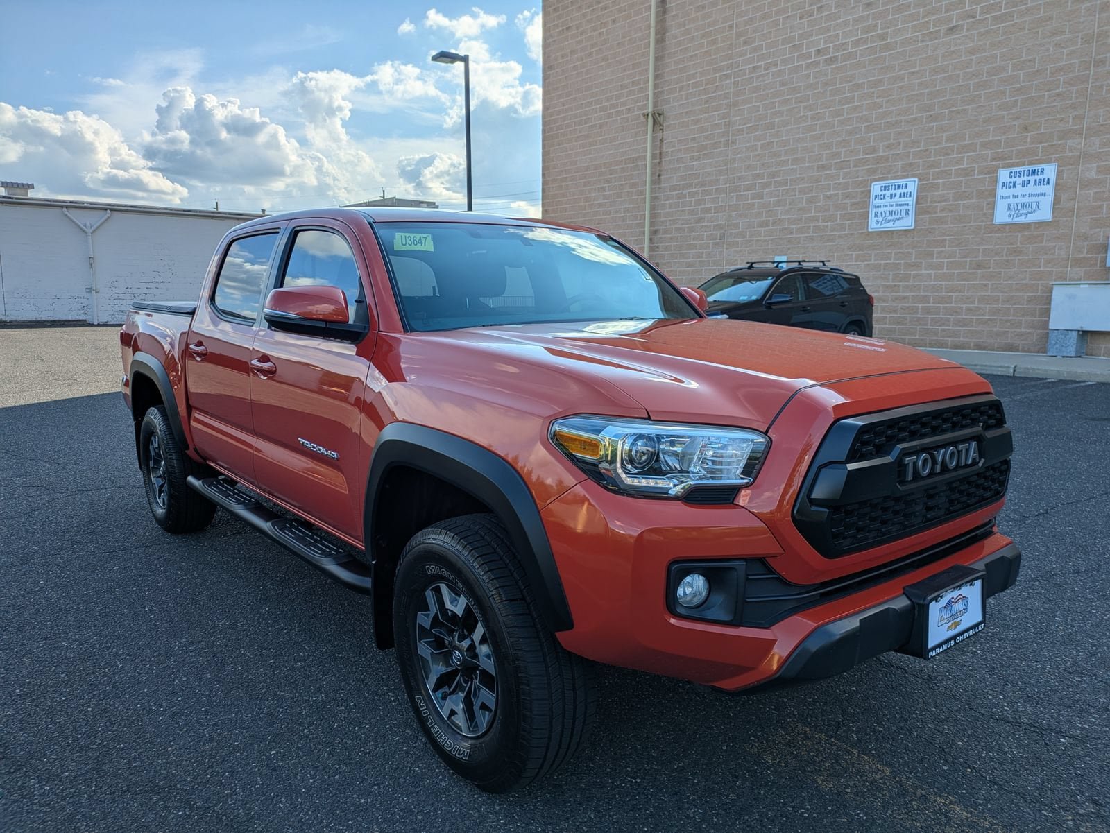 Used 2017 Toyota Tacoma TRD Off-Road w/ Tow Package (A/T) AWD/4WD image 2