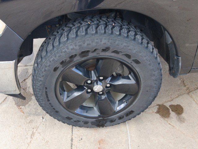Used 2017 RAM 1500 Classic SLT AWD/4WD image 12