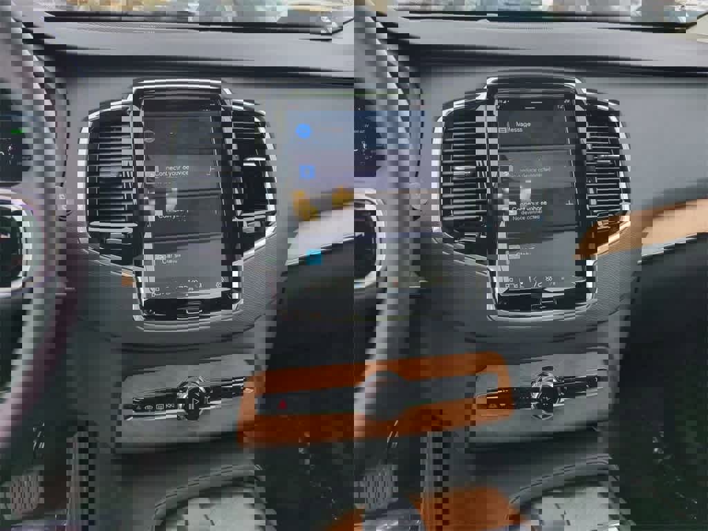 Used 2025 Volvo XC90 T8 Plus w/ Protection Package Premier image 20