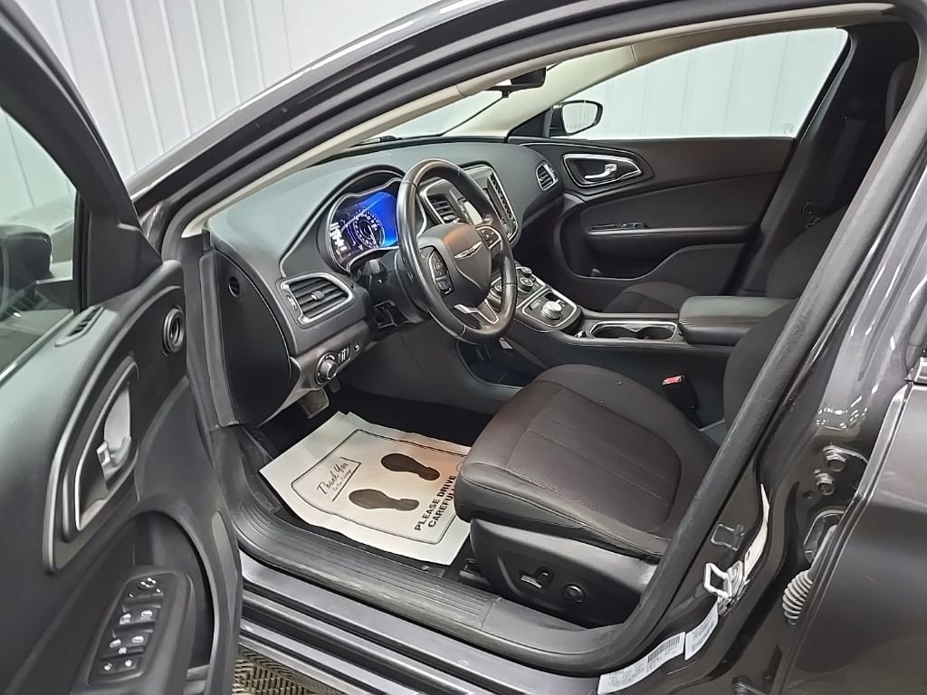 Used 2015 Chrysler 200 Limited w/ Convenience Group image 28