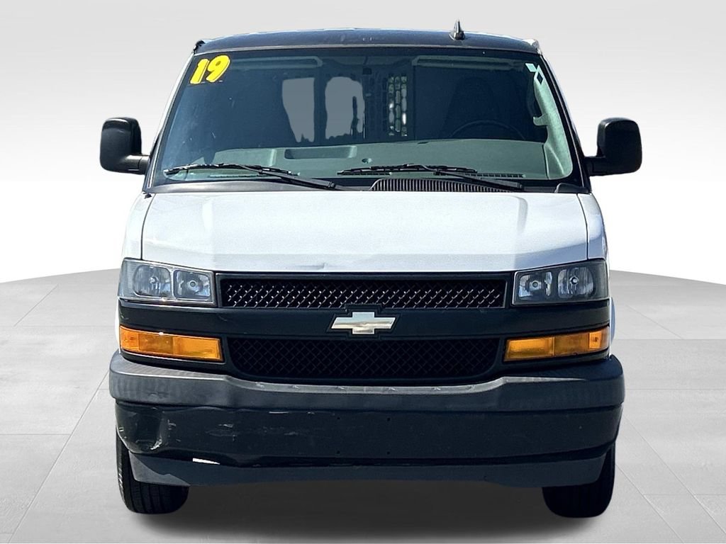 Used 2019 Chevrolet Express 2500 w/ Driver Convenience Package RWD image 9