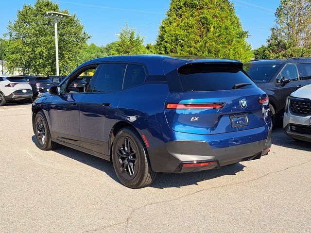 Used 2025 BMW iX xDrive50 w/ Premium Package AWD/4WD image 7