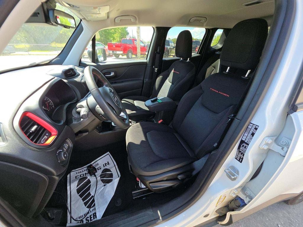 Used 2023 Jeep Renegade Trailhawk AWD/4WD image 3