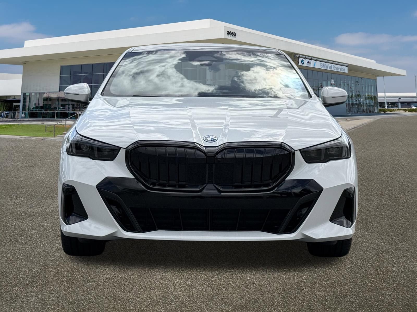 New 2027 BMW 550e xDrive w/ Premium Package AWD/4WD image 3