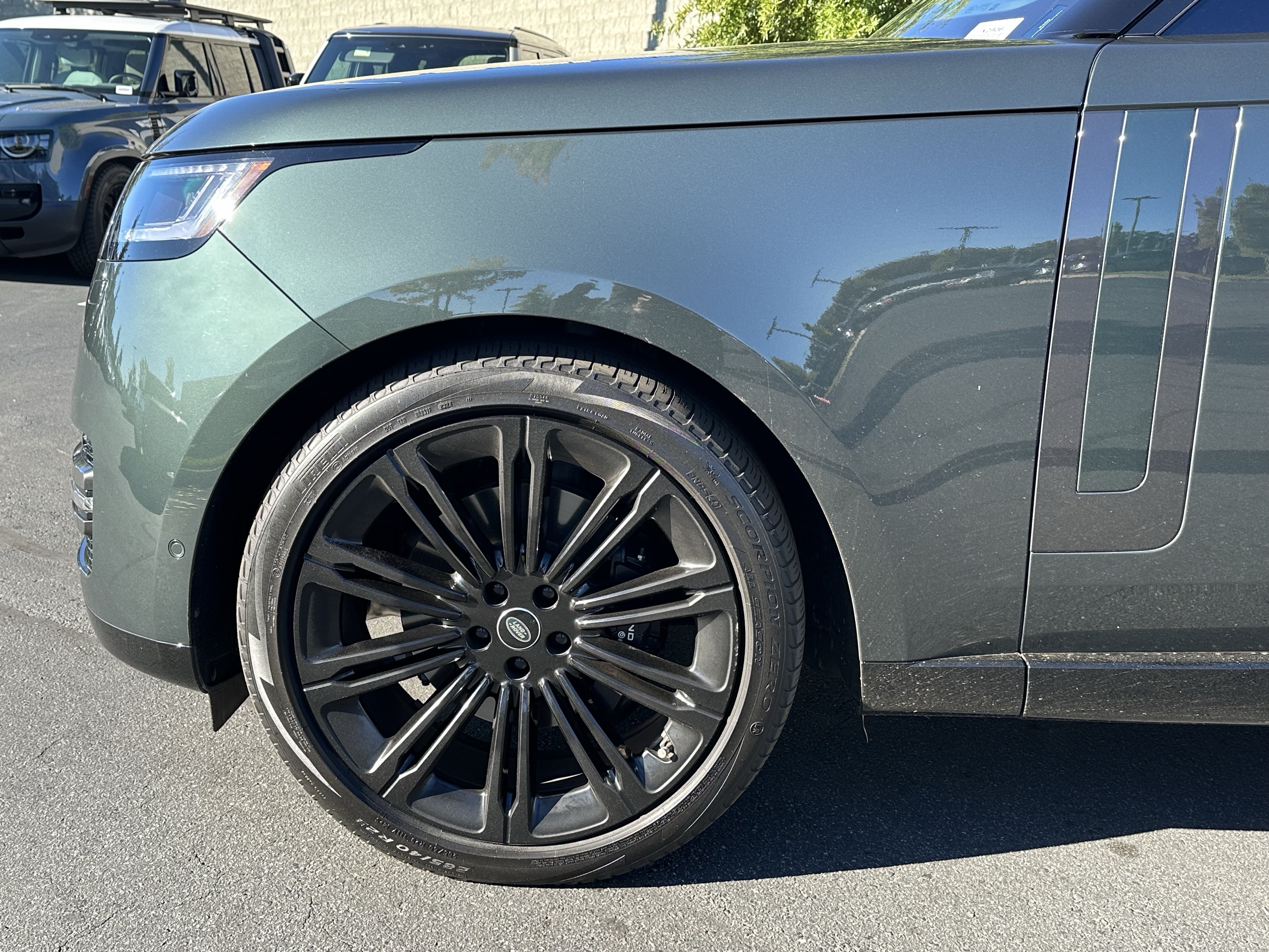 Certified 2024 Land Rover Range Rover Long Wheelbase SE AWD/4WD image 12