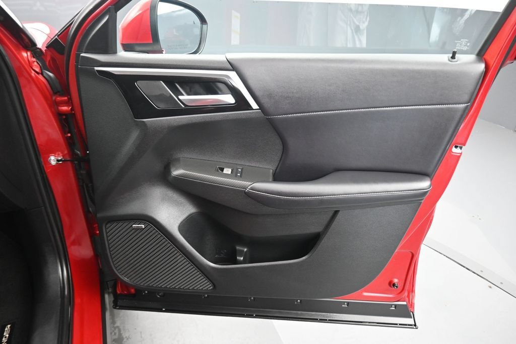 Used 2025 Mitsubishi Outlander AWD image 50