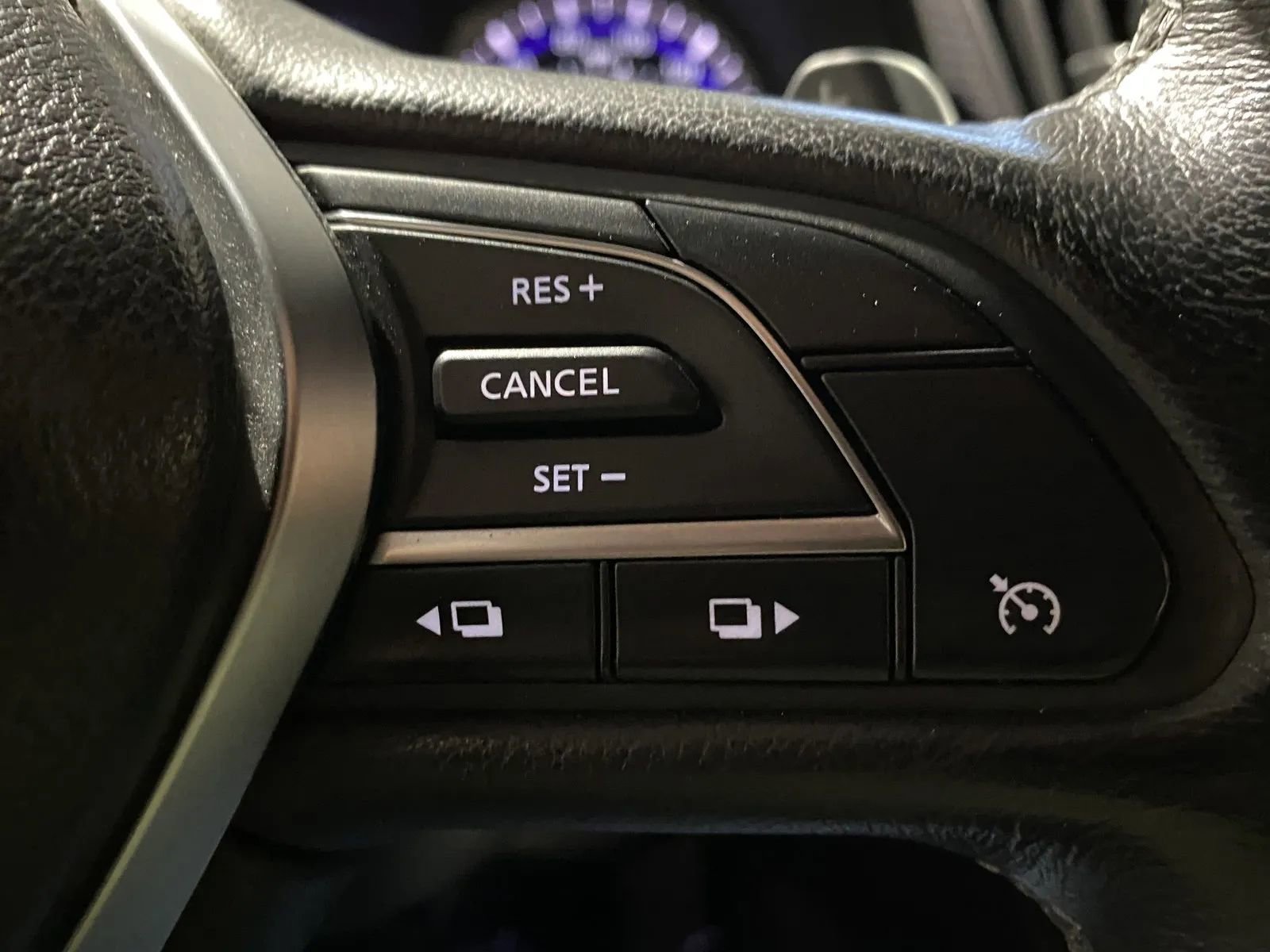 Used 2018 INFINITI Q60 3.0t Sport w/ Sensory Package 3.0T Sport image 17