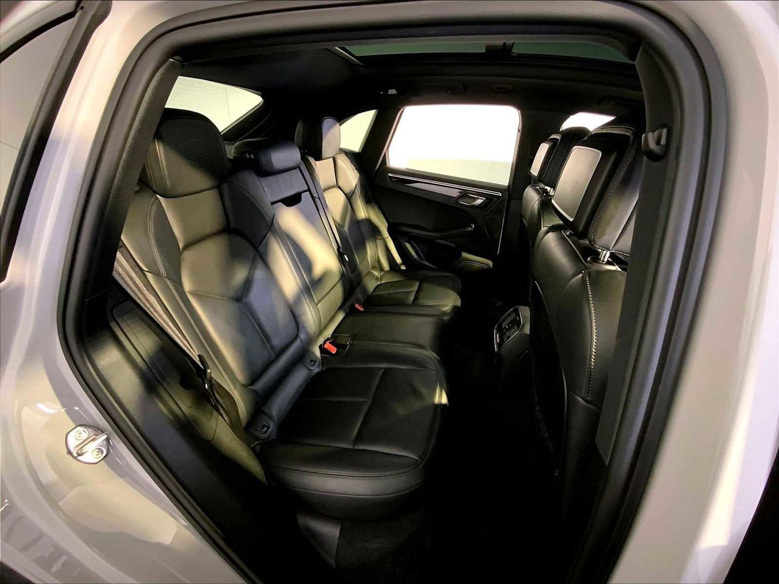 Certified 2023 Porsche Macan Turbo image 23