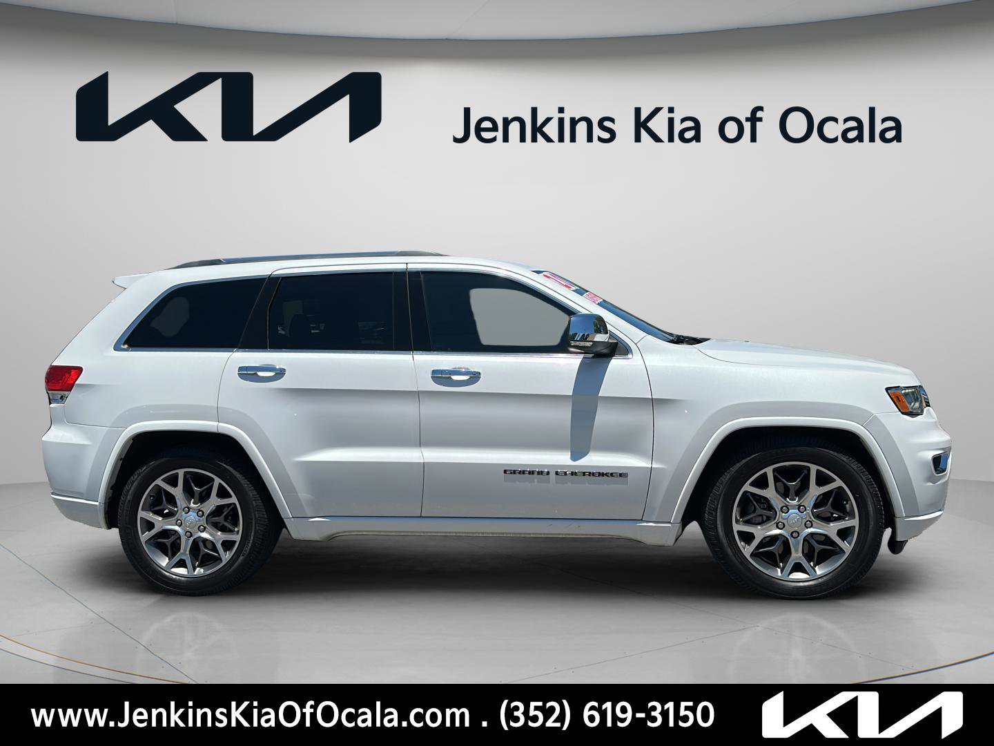 Used 2020 Jeep Grand Cherokee Overland AWD/4WD image 2