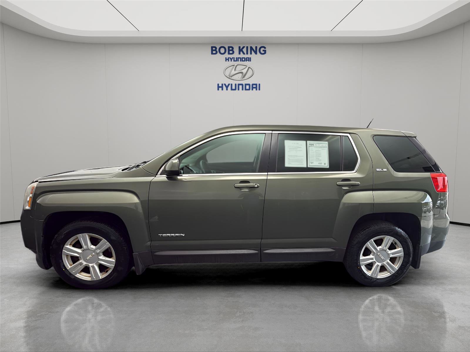 Used 2015 GMC Terrain SLE AWD/4WD image 2