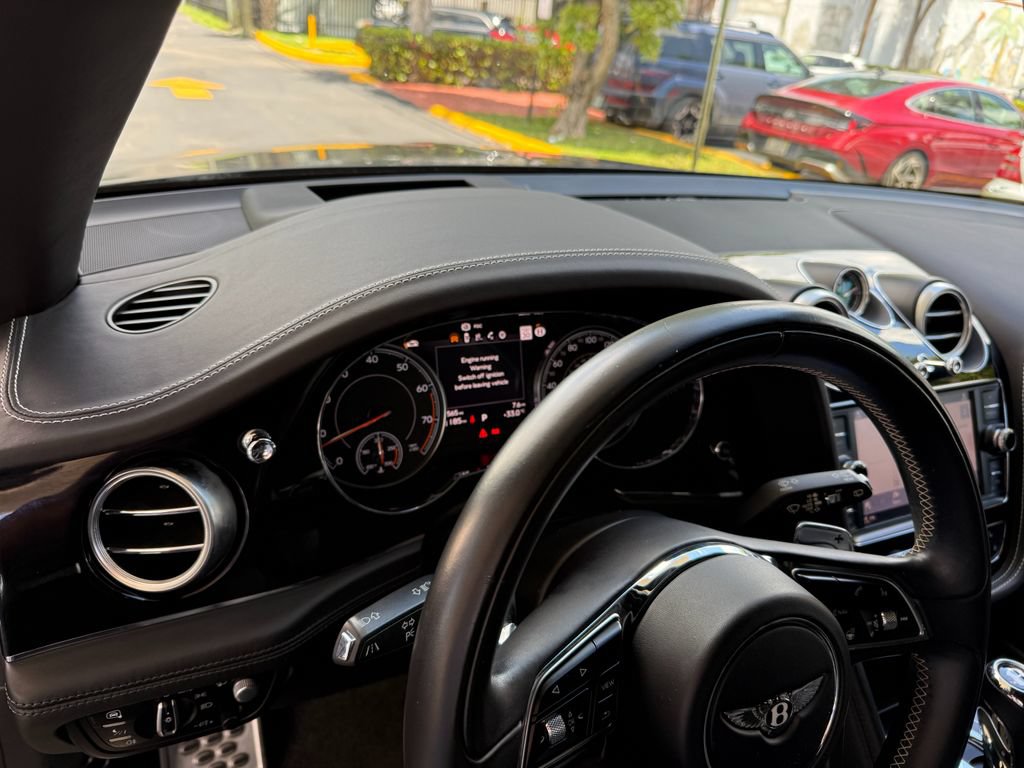 Used 2018 Bentley Bentayga AWD/4WD image 19
