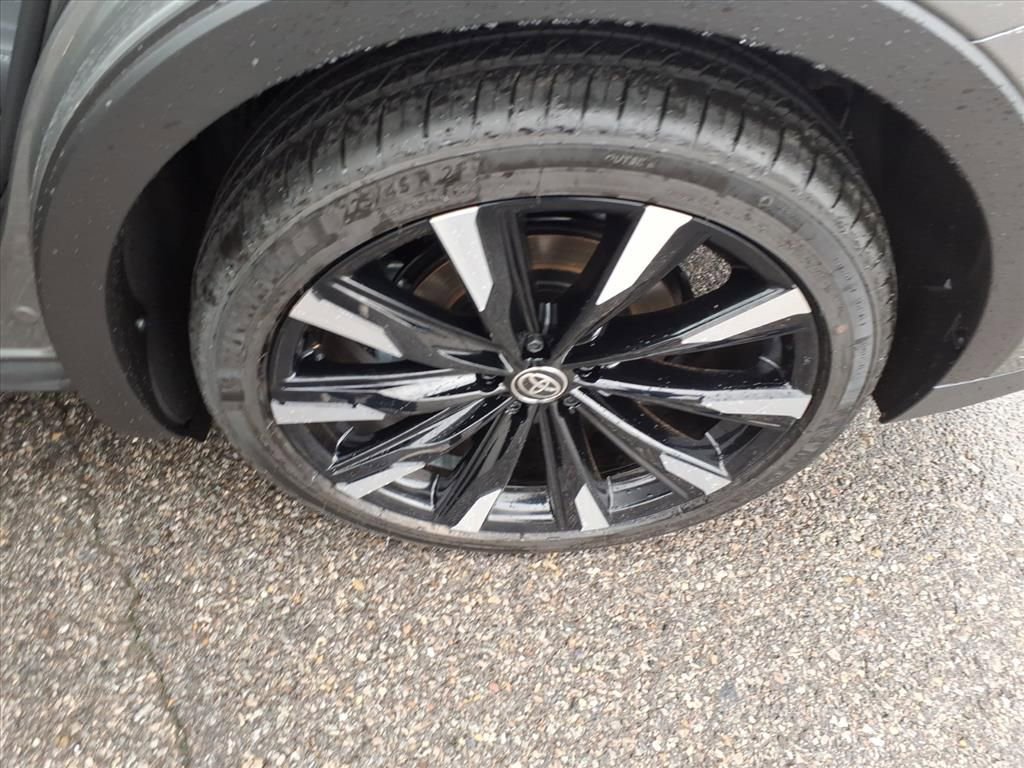 New 2026 Toyota Crown Platinum image 8