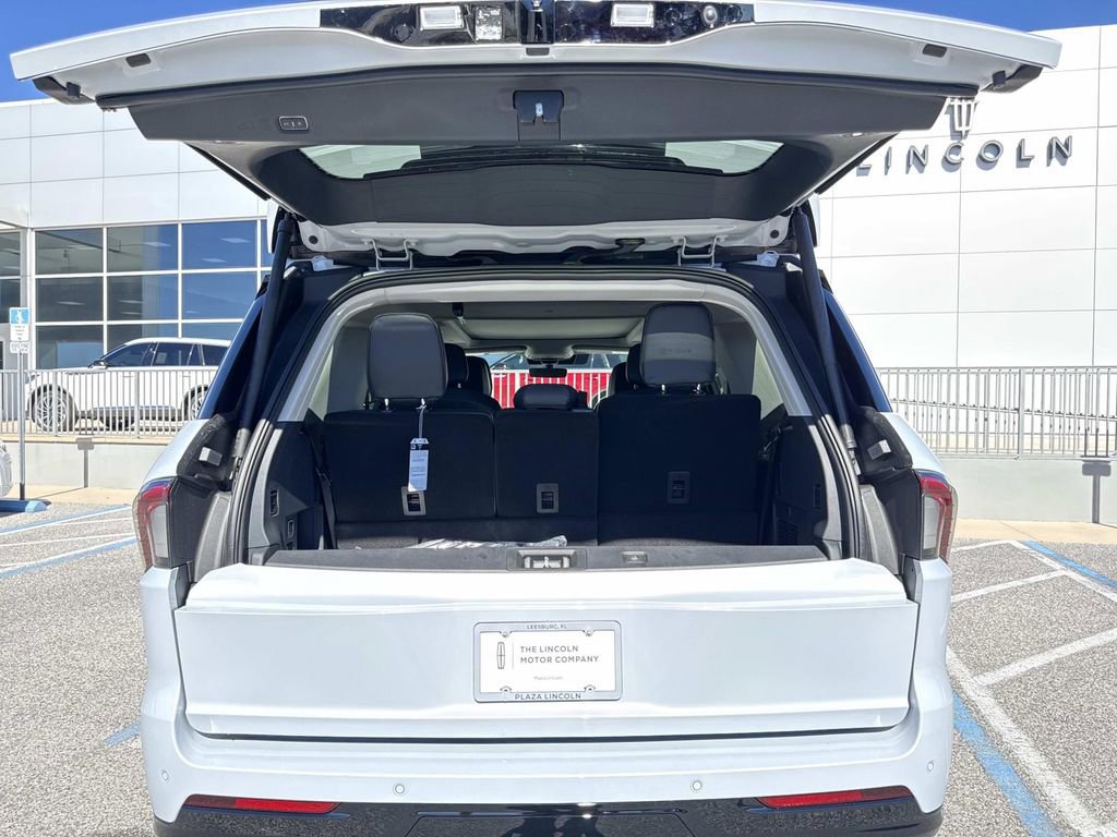 New 2026 Lincoln Navigator Reserve image 11