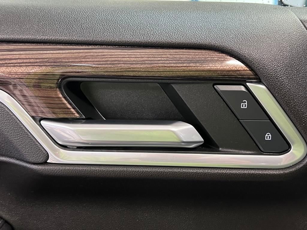 Used 2025 Chevrolet Silverado 1500 RST image 37