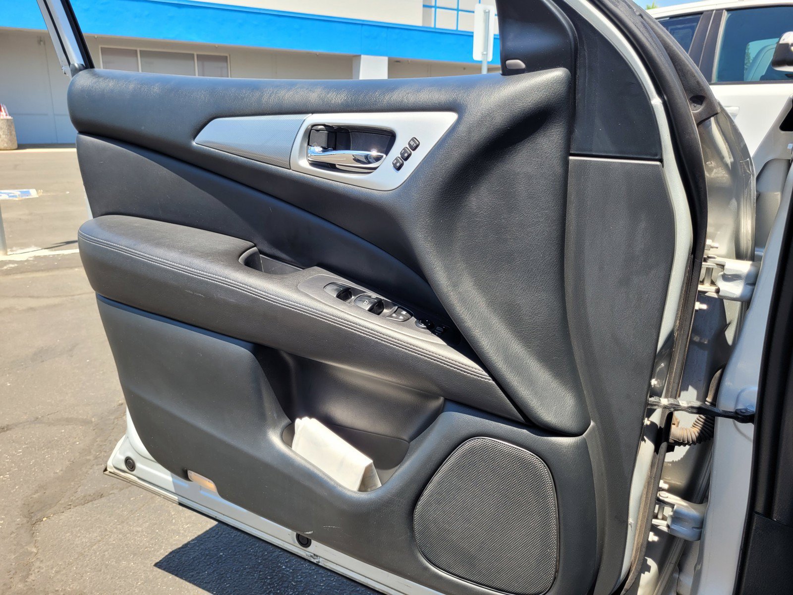 Used 2020 Nissan Pathfinder SL FWD image 26