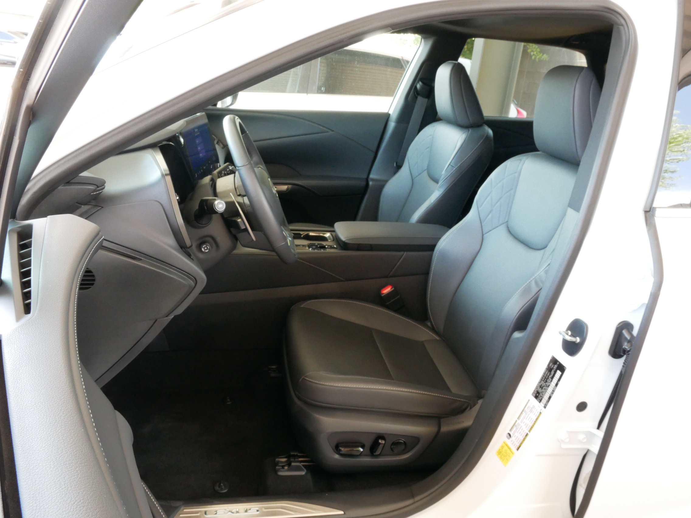 Used 2025 Lexus RX 350h AWD/4WD image 2