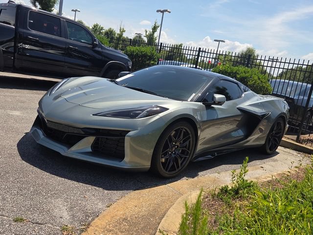 Used 2024 Chevrolet Corvette Z06 RWD image 3