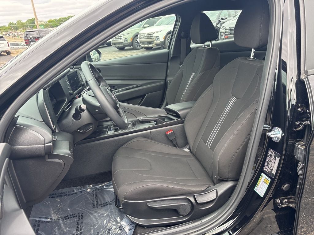Certified 2025 Hyundai Elantra Sport FWD image 12