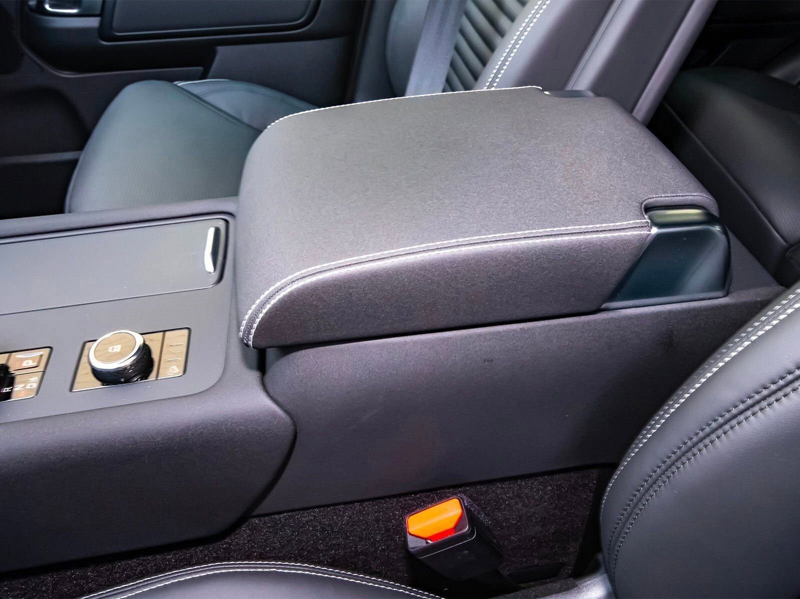 New 2026 Land Rover Discovery Limited Edition image 32