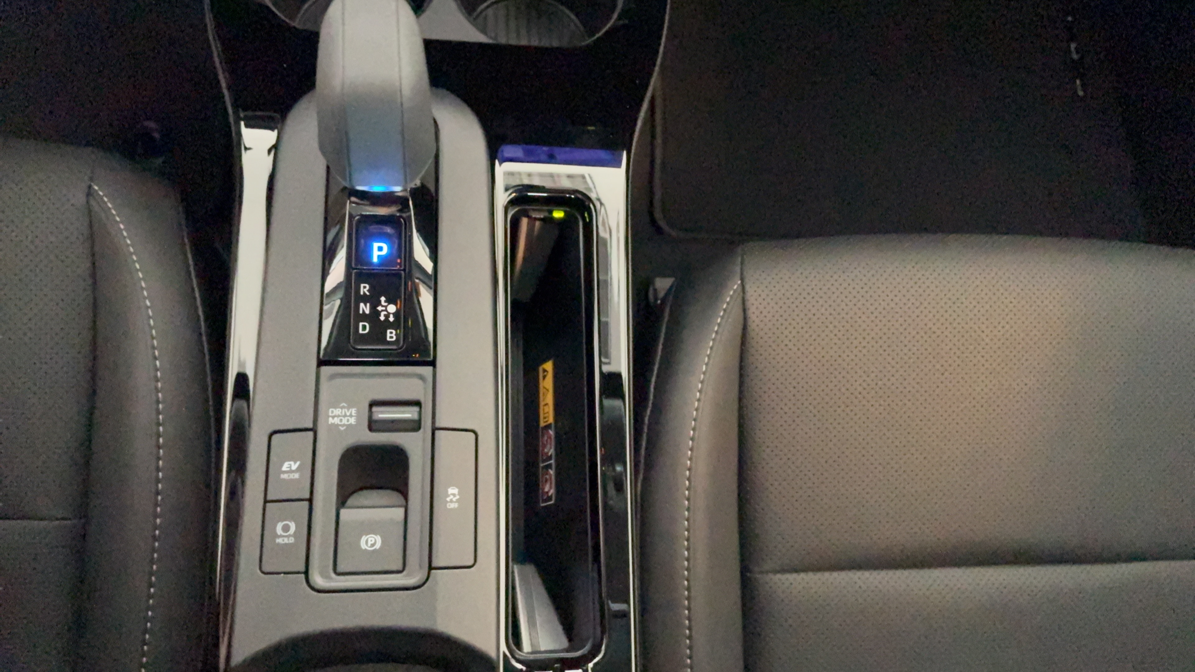 Used 2025 Toyota Prius Limited FWD image 14
