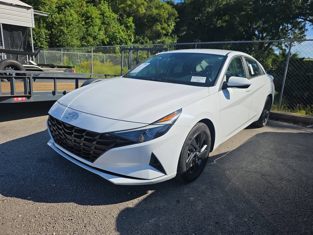 Used 2022 Hyundai Elantra Blue FWD image 3