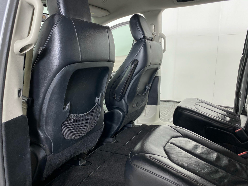 Used 2018 Chrysler Pacifica Touring-L FWD image 20