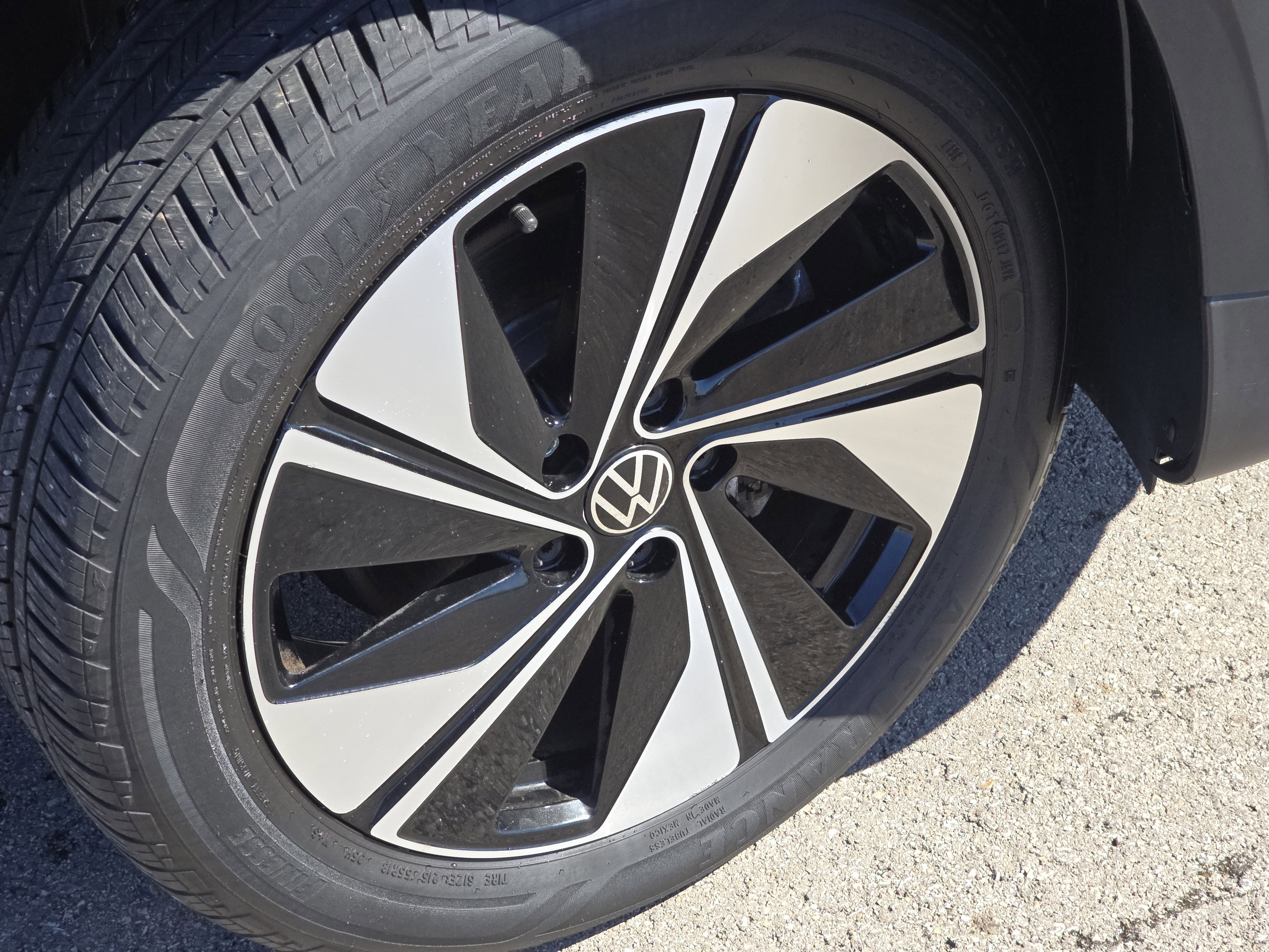 Certified 2023 Volkswagen Taos SE w/ Panoramic Sunroof Package image 13