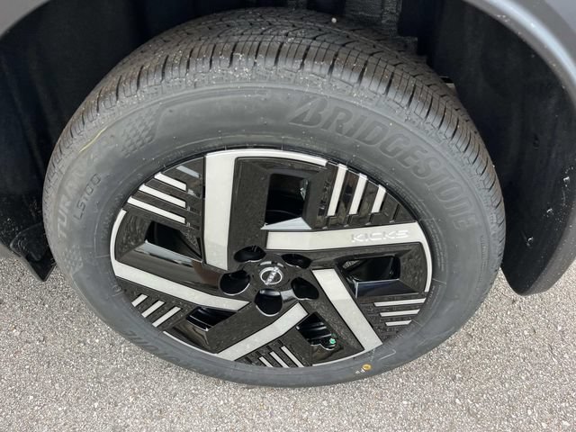 New 2026 Nissan Kicks SV w/ SV Premium Package FWD image 11