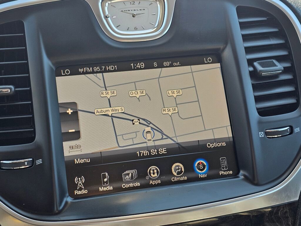 Used 2016 Chrysler 300 C image 7