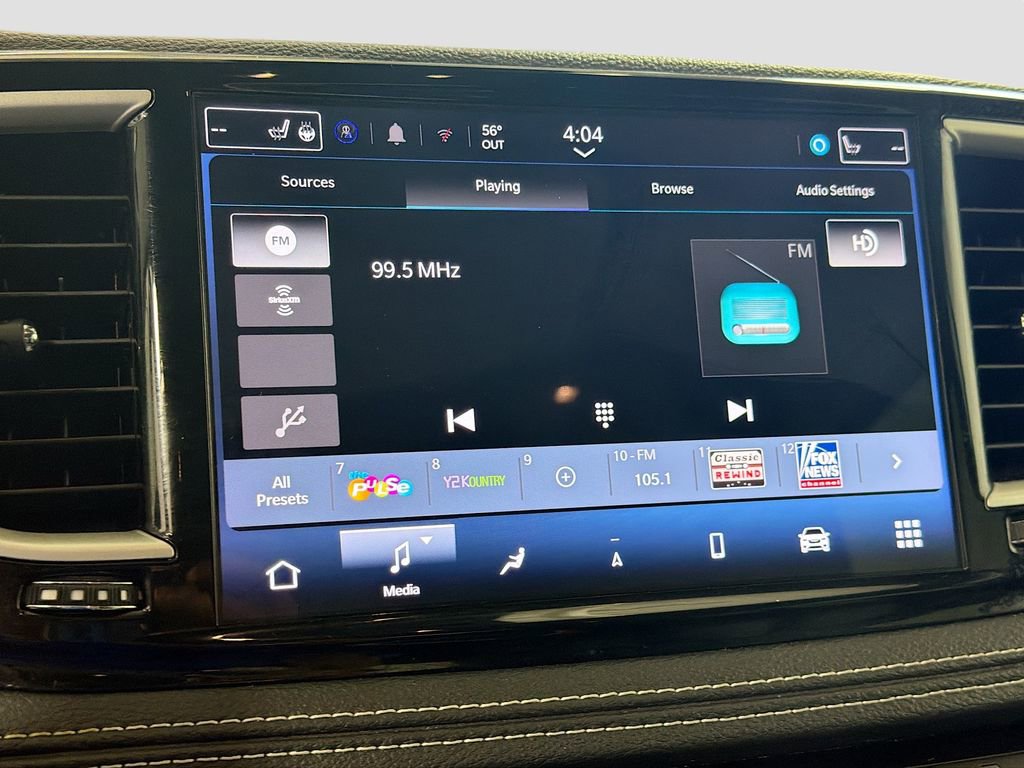 Used 2024 Chrysler Pacifica Select image 16