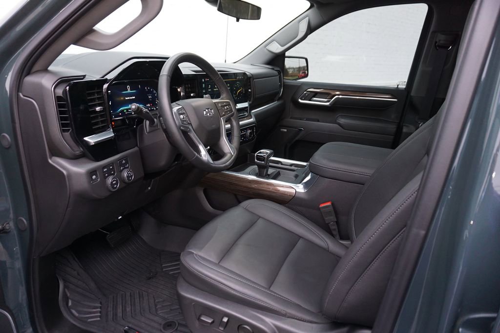 Used 2025 Chevrolet Silverado 1500 LT Trail Boss w/ Convenience Package II image 8