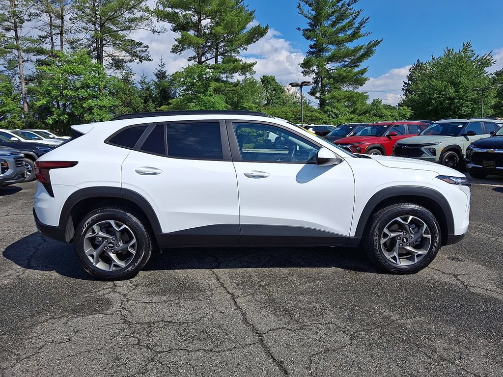 Certified 2024 Chevrolet Trax LT w/ Driver Confidence Package FWD image 7