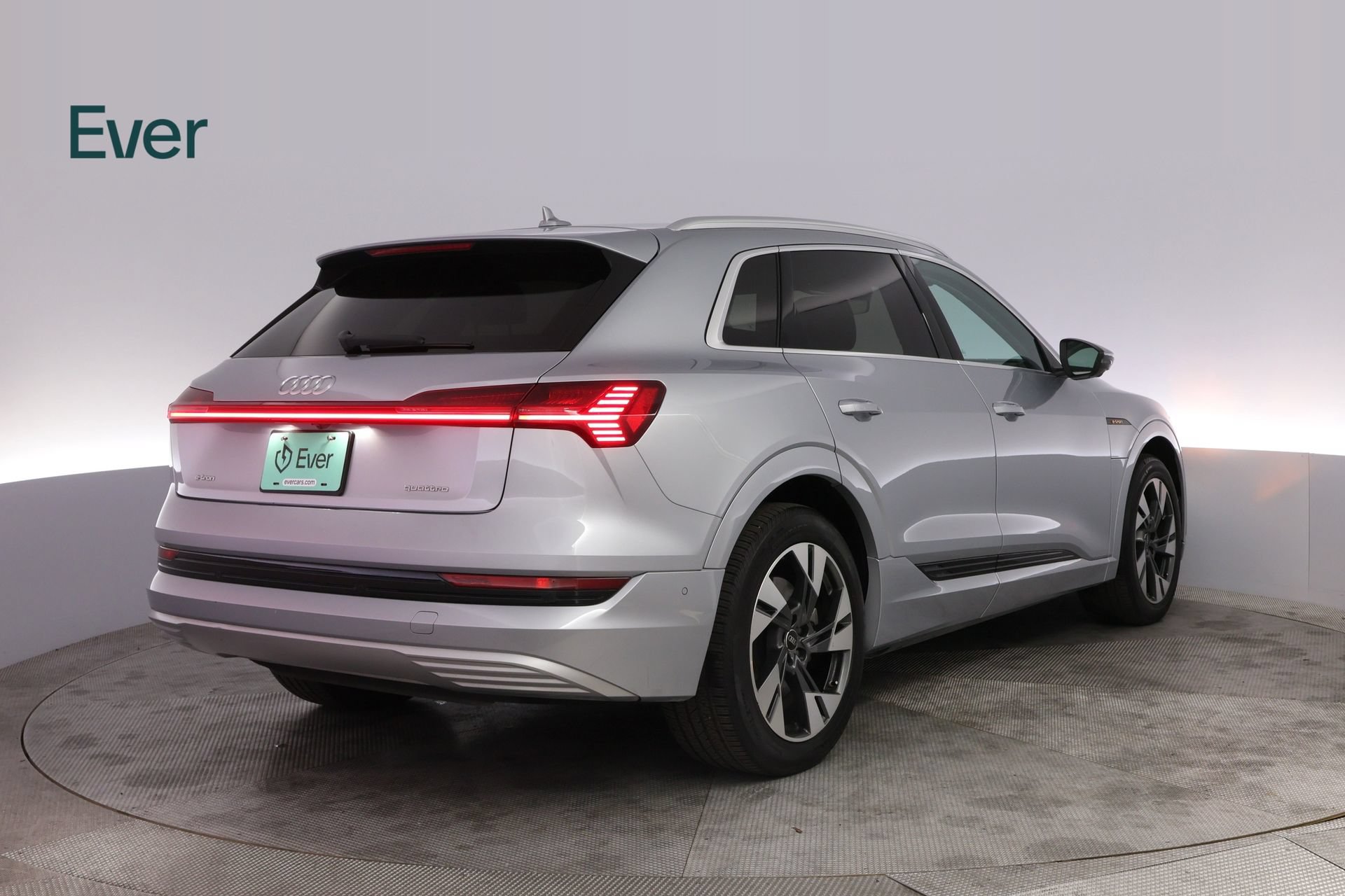 Used 2023 Audi e-tron Premium Plus w/ Premium Plus Package AWD/4WD image 3