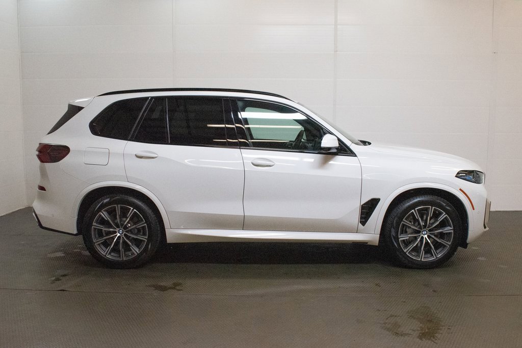 New 2026 BMW X5 xDrive50e w/ M Sport Package image 3