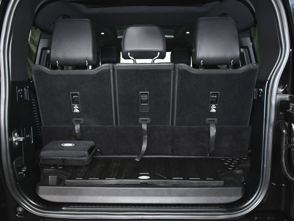 Used 2024 Land Rover Defender 130 X-Dynamic SE image 73