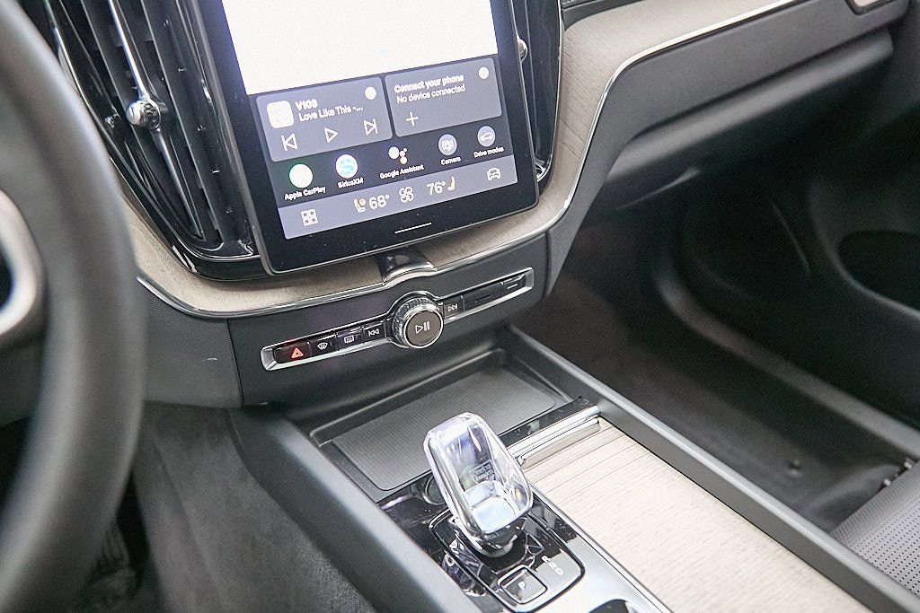 New 2026 Volvo XC60 B5 Ultra w/ Protection Package Premier image 16