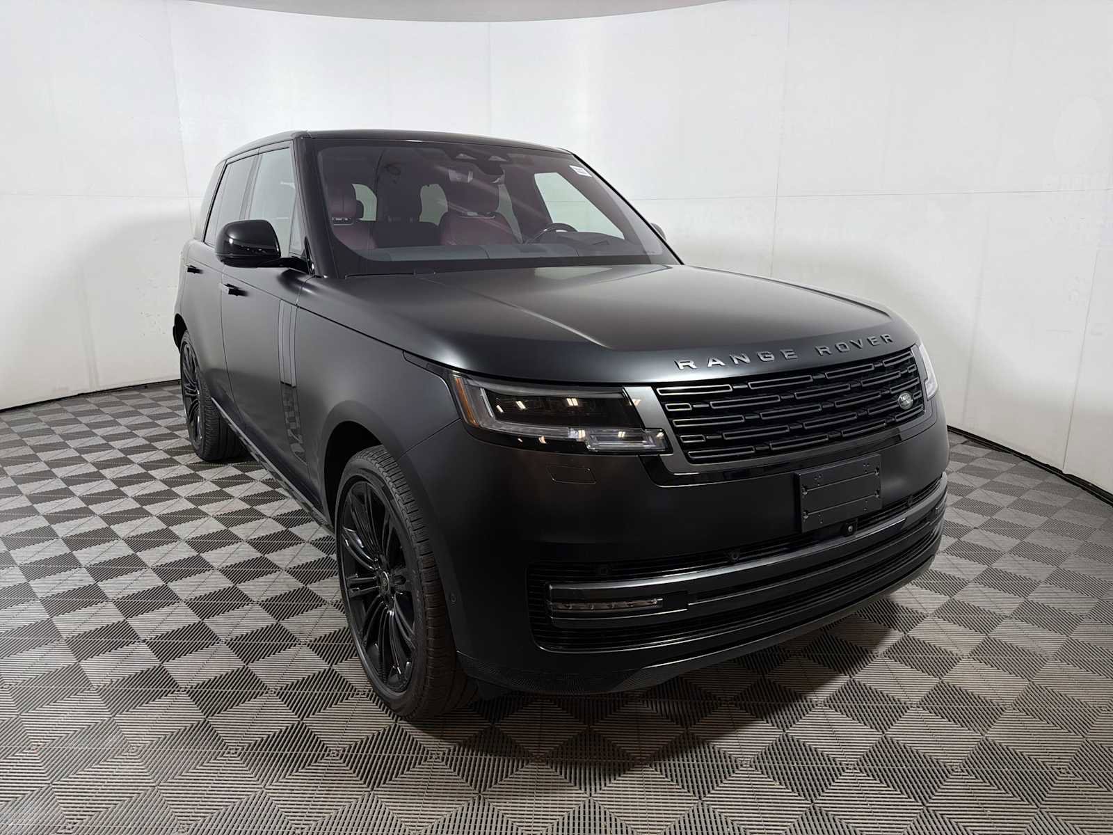 Used 2023 Land Rover Range Rover SE image 2