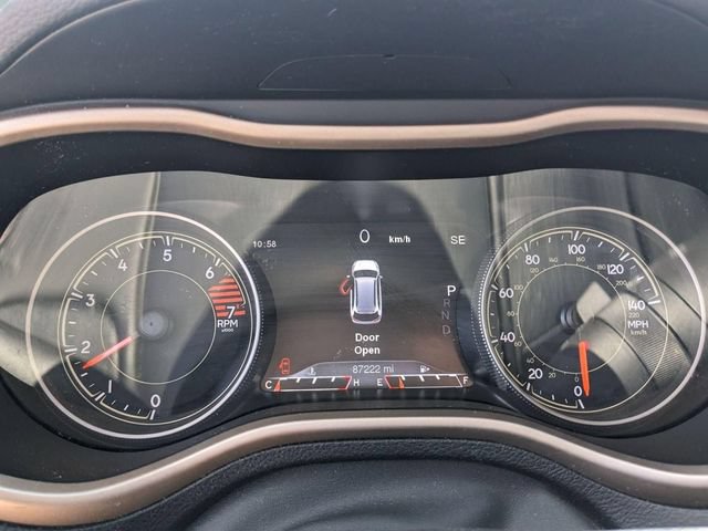 Used 2018 Jeep Cherokee Limited w/ Luxury Group FWD image 17