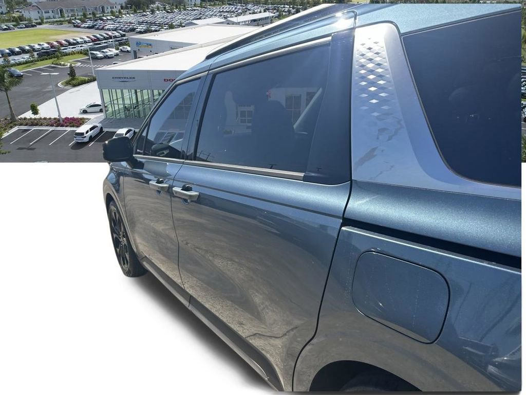 Used 2023 Kia Carnival SX Prestige image 28